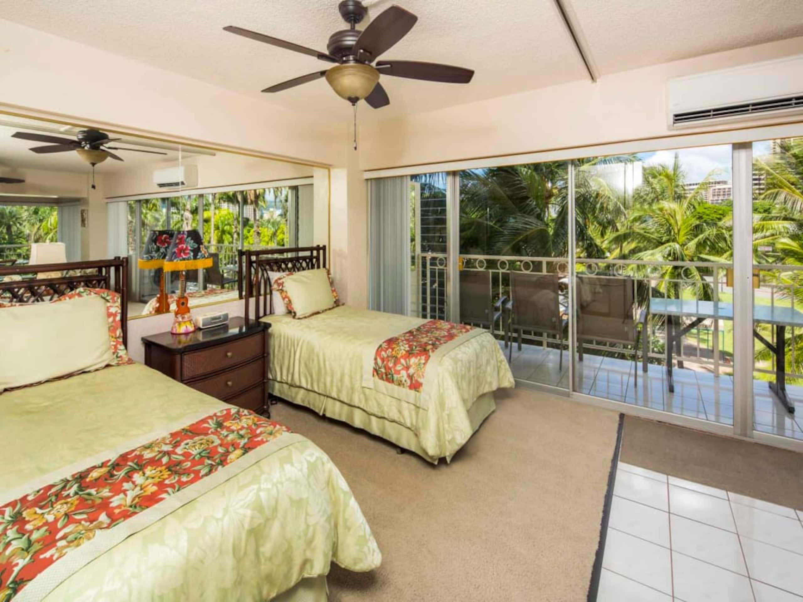 Condo in Honolulu · ★4.8 · 2 bedrooms · 3 beds · 1 private bath - Image 19