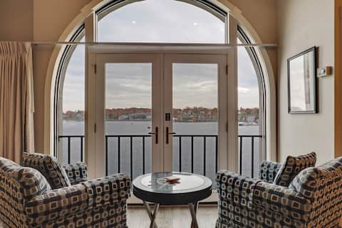 344 Edgewater Inn