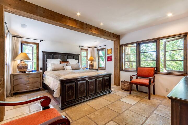 Come See Why We’re 5-Stars! 3 mi Universal gallery image 2