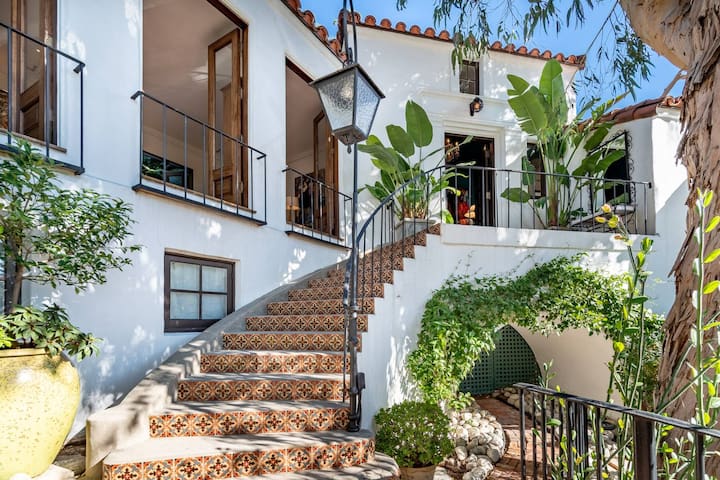 Come See Why We’re 5-Stars! 3 mi Universal