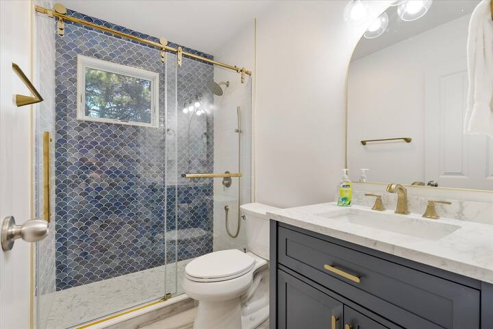 Shared Full bathroom top level upstairs