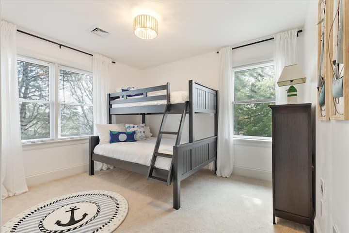 Bunk bed with Twin over a Full Bed