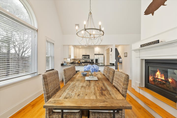 Dining area with gas fireplace