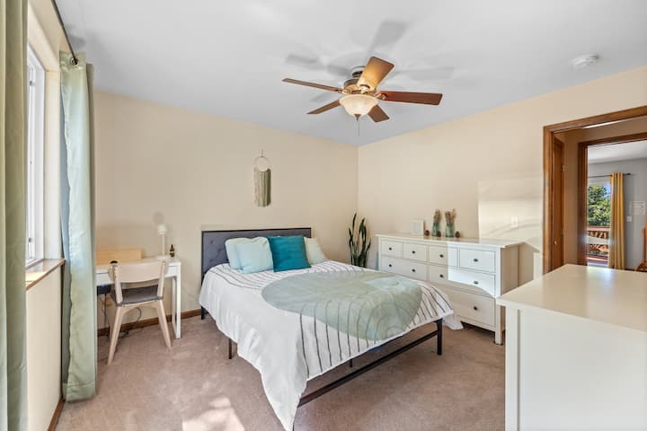 Bedroom 2 | Queen Bed | First Floor
Sagebrush bedroom has a queen bed and a desk for remote workers. "Wifi was super fast" - happy guest
"The most welcoming Airbnb hosts I’ve experienced." -another happy guest