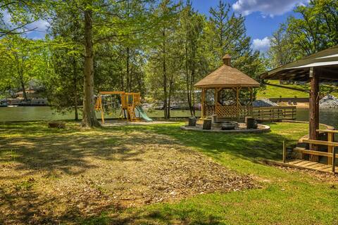 Lakefront Boho Chic 4BR | Playground & Waterslide