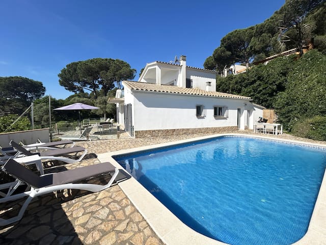 Holiday rental villa with swimming pool in Begur,