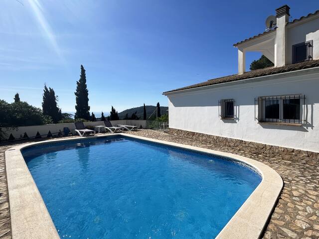 Holiday rental villa with swimming pool in Begur, gallery image 5