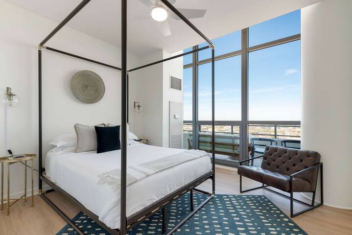 Dual Penthouse Retreat: Perfect for Groups gallery image 2