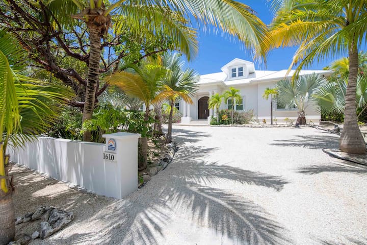 Grand Cayman Villas & Condos managed Airbnb listing 2