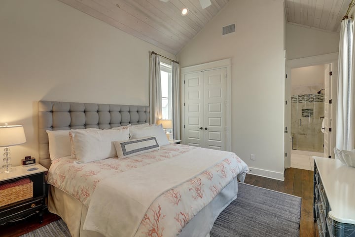 חדר שינה ראשי קינג, קומה 2. 