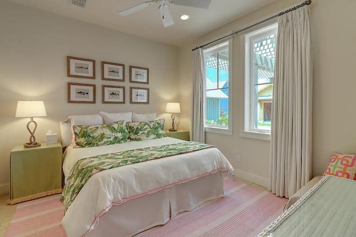 חדר שינה קינג, קומה ראשונה. 