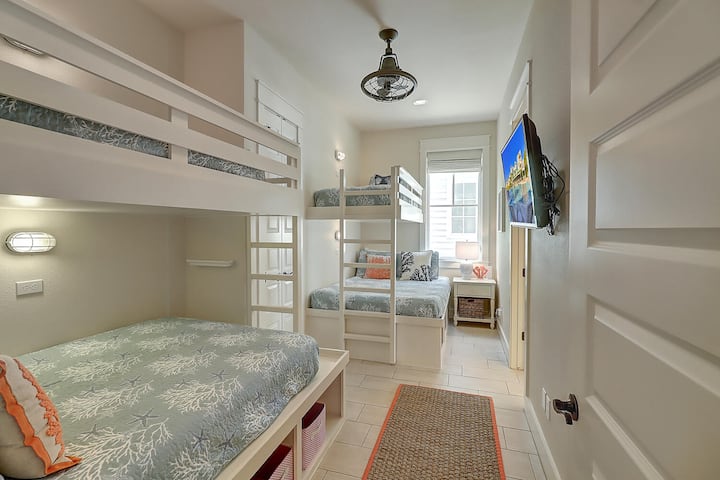 חדר קומתיים, הקומה הראשונה. 