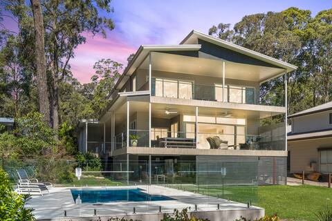 The Lake House - Lakefront Oasis at Murrays Beach!