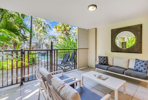 Resort-style Swim Out: A Poolside Oasis