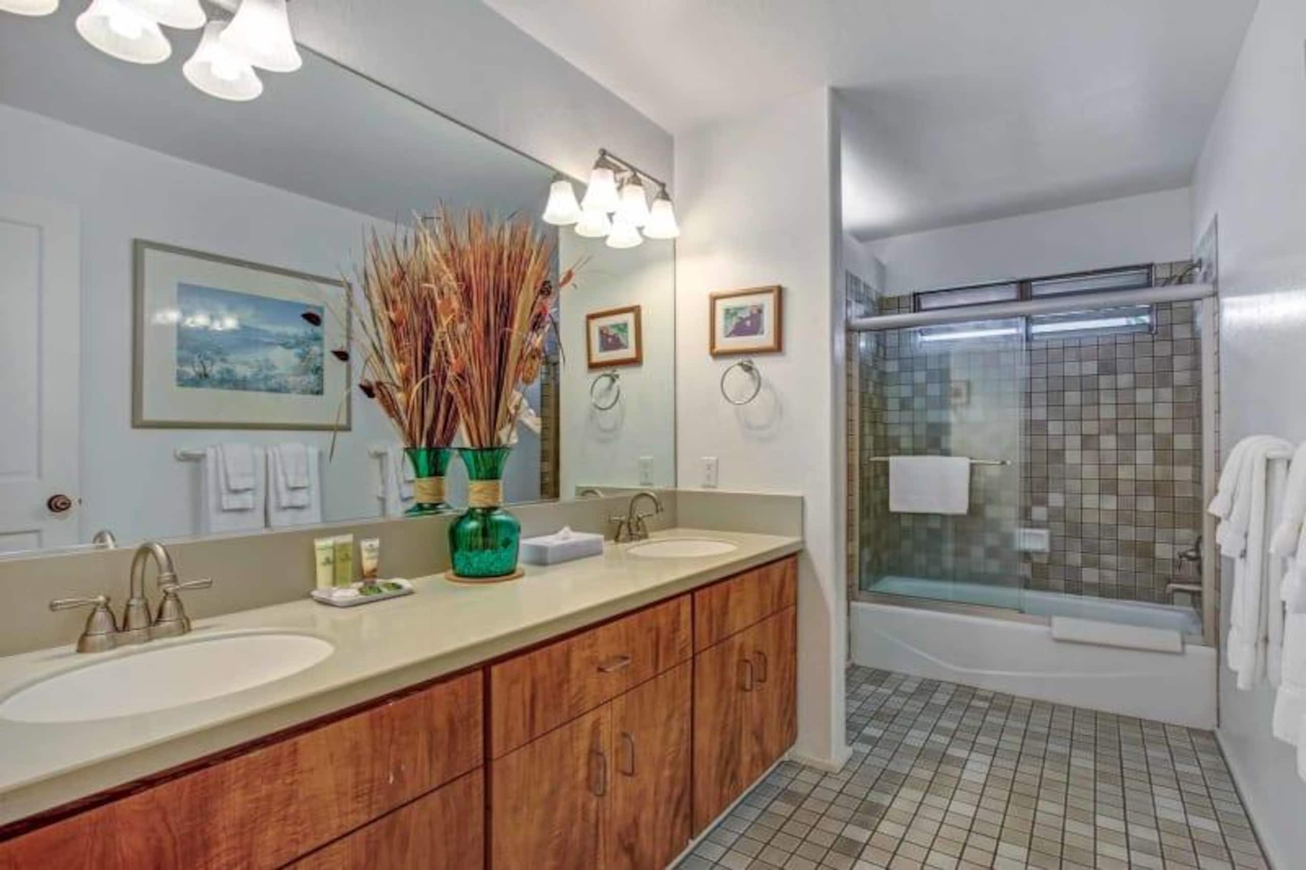 Condo in Kailua-Kona · ★4.82 · 2 bedrooms · 3 beds · 2 baths - Image 17