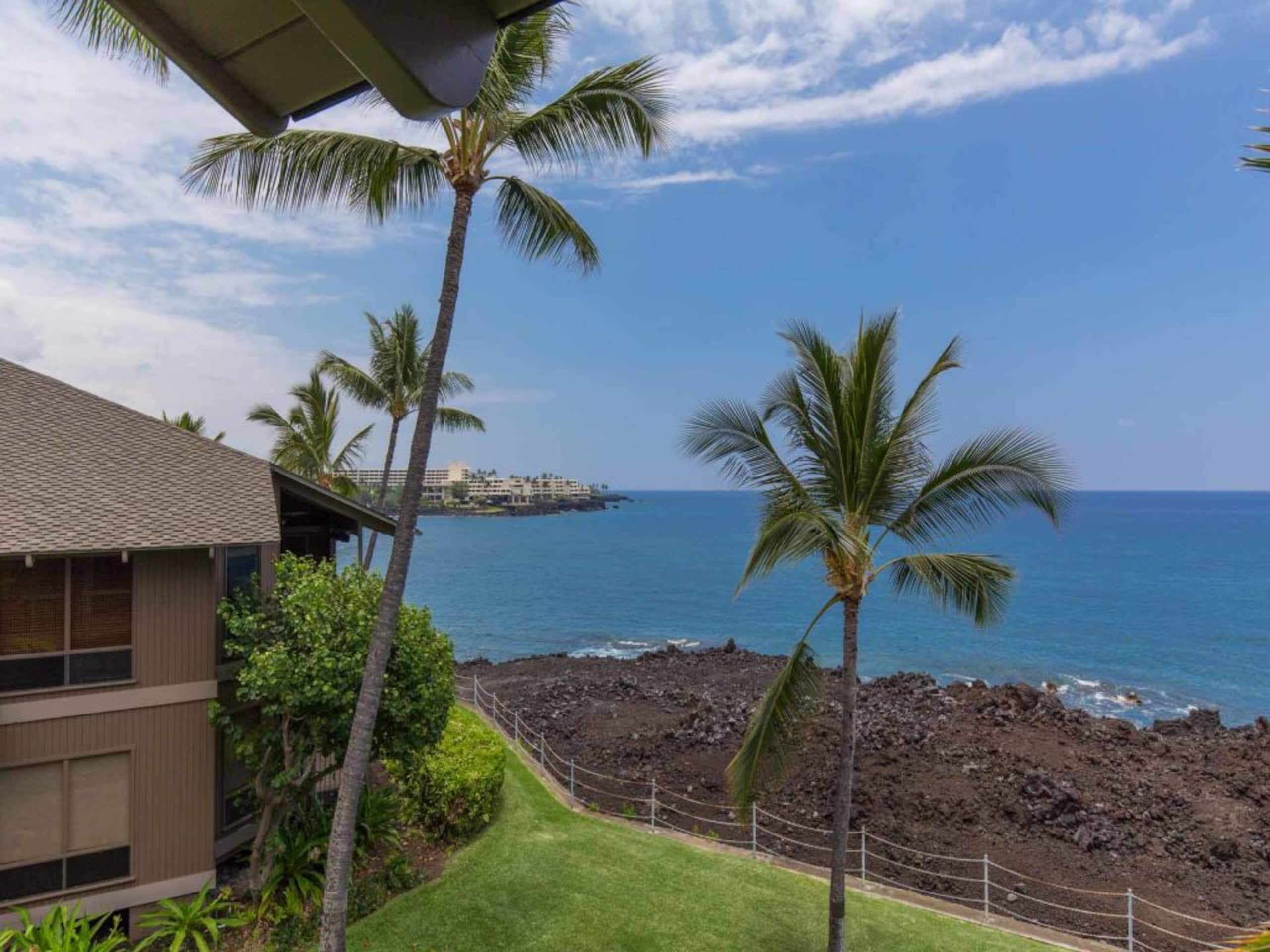 Condo in Kailua-Kona · ★4.82 · 2 bedrooms · 3 beds · 2 baths - Image 5