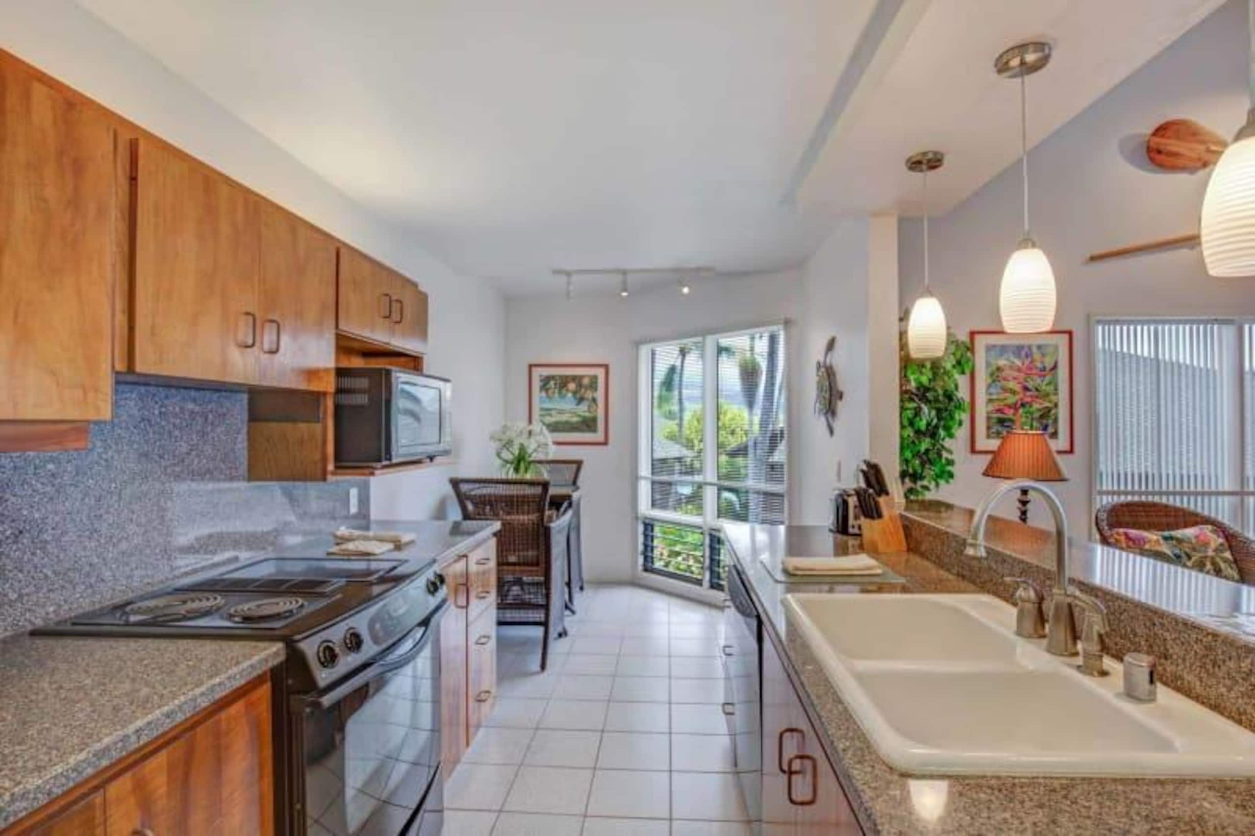 Condo in Kailua-Kona · ★4.82 · 2 bedrooms · 3 beds · 2 baths - Image 3