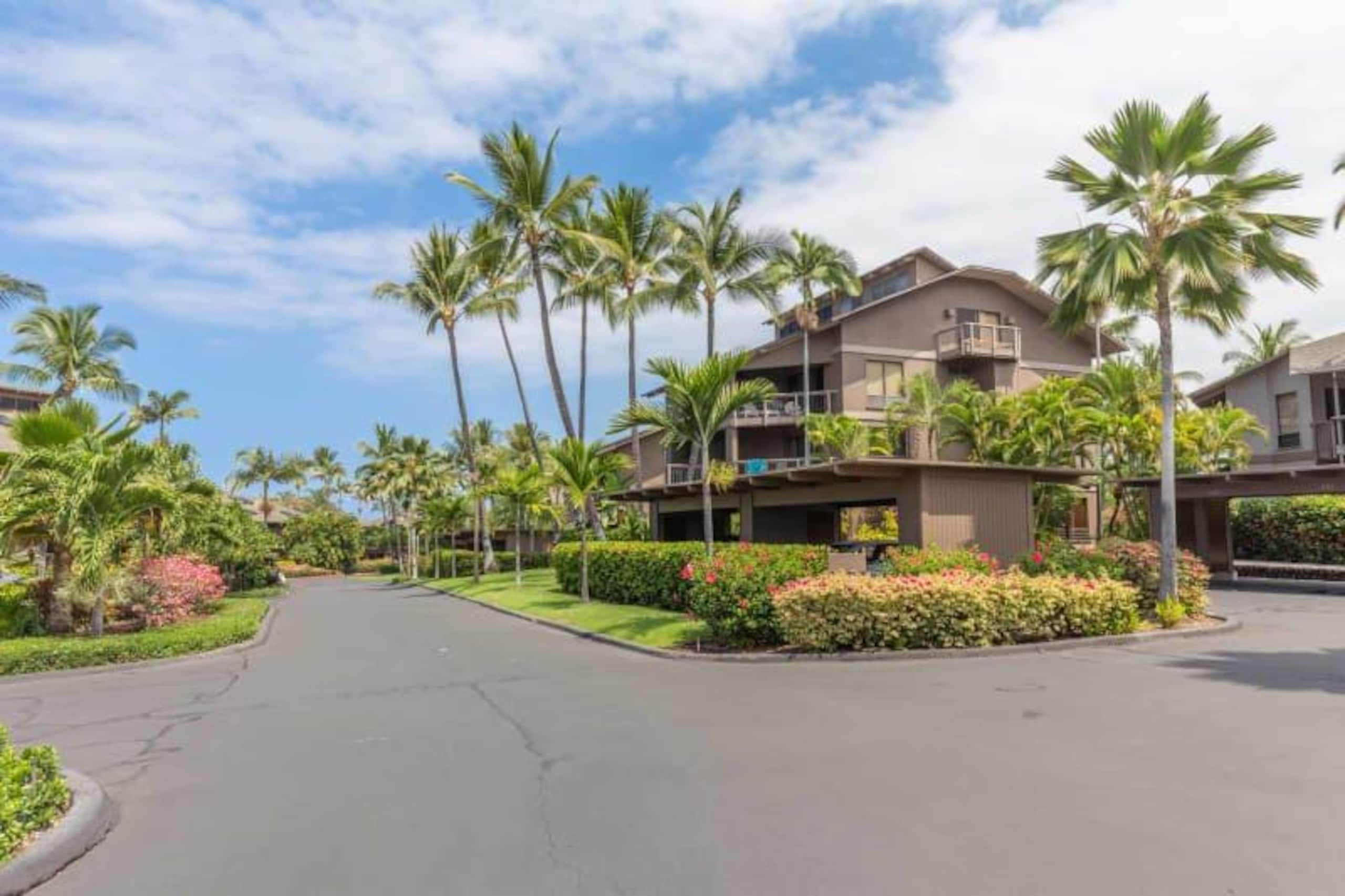 Condo in Kailua-Kona · ★4.5 · 2 bedrooms · 3 beds · 2 baths - Image 29