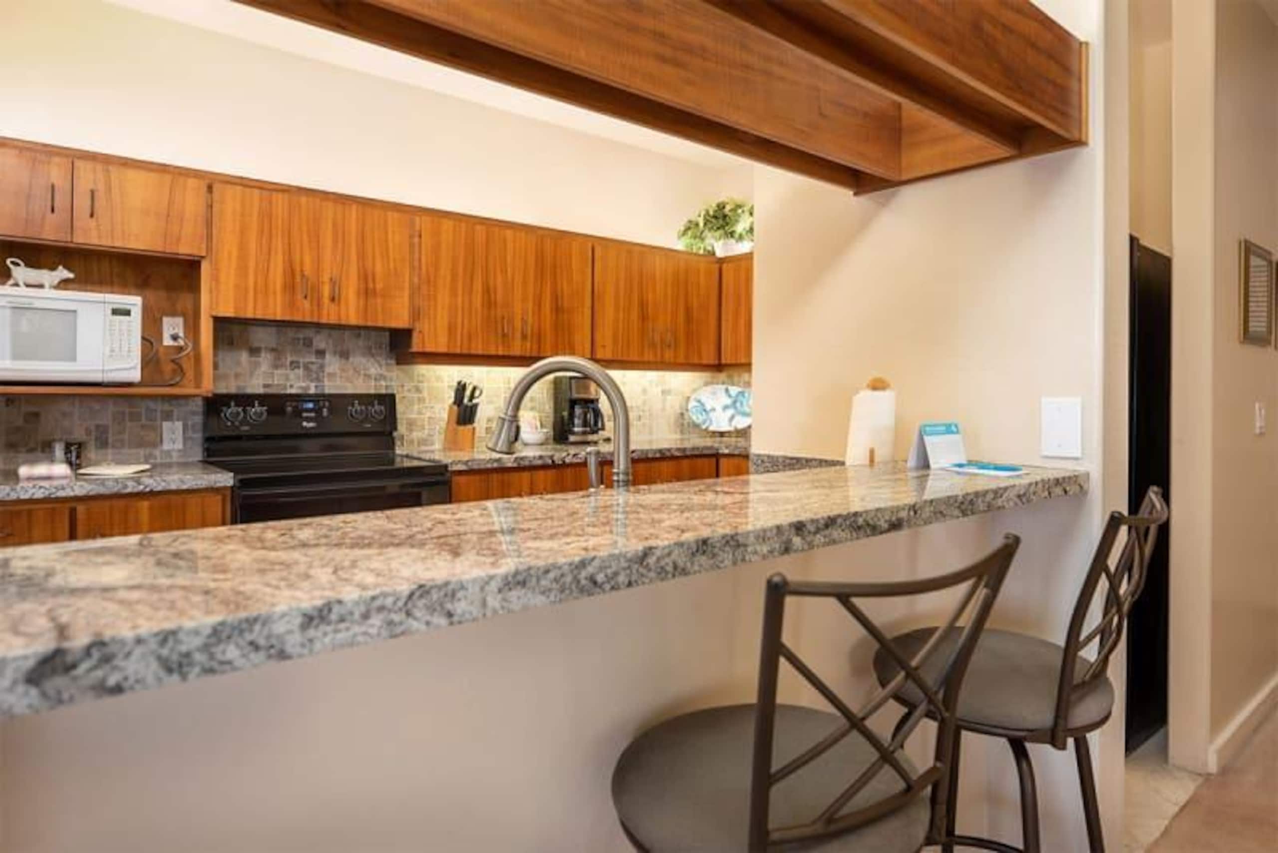 Condo in Kailua-Kona · ★4.5 · 2 bedrooms · 3 beds · 2 baths - Image 3