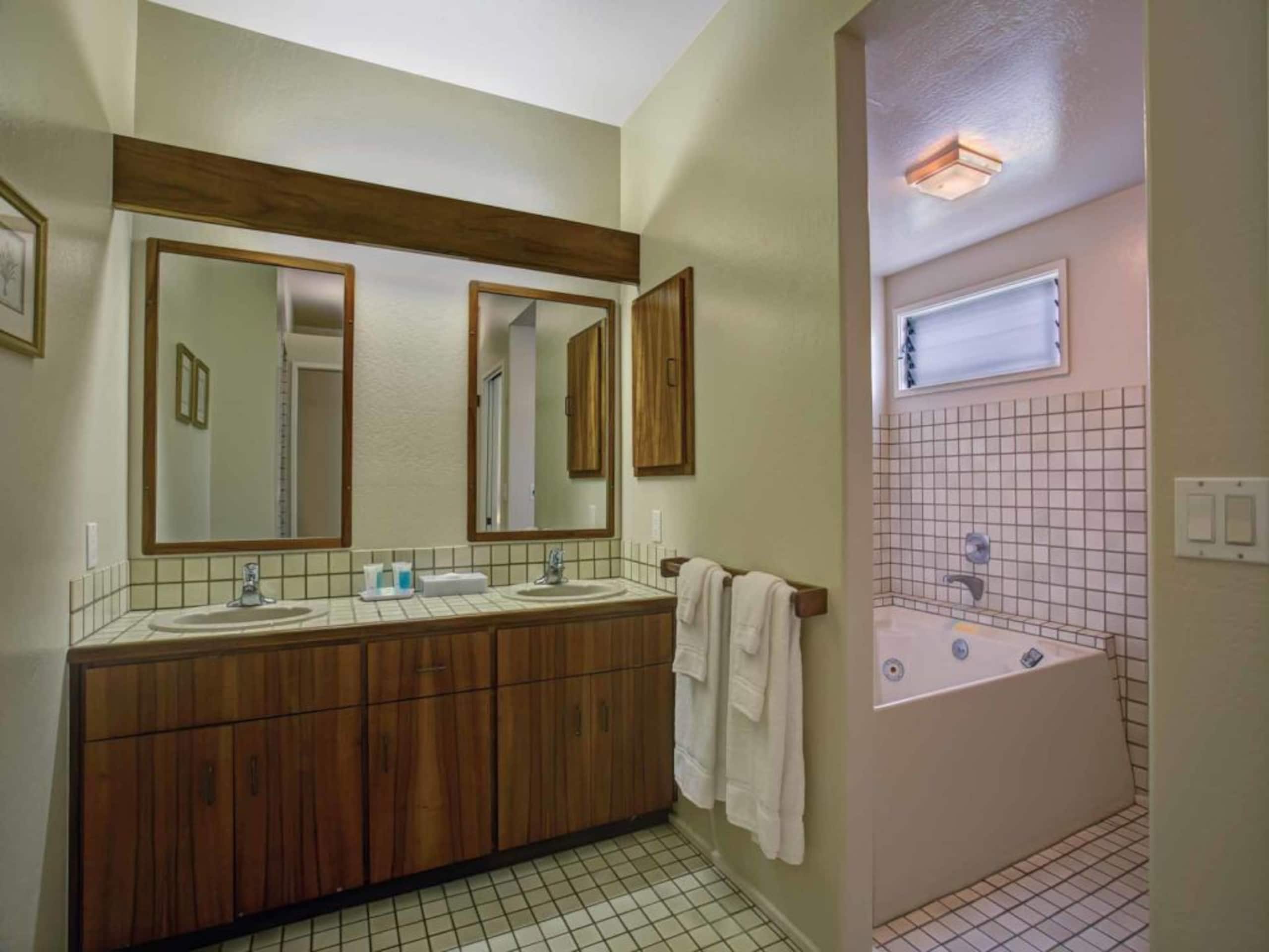 Condo in Kailua-Kona · ★4.5 · 2 bedrooms · 3 beds · 2 baths - Image 56