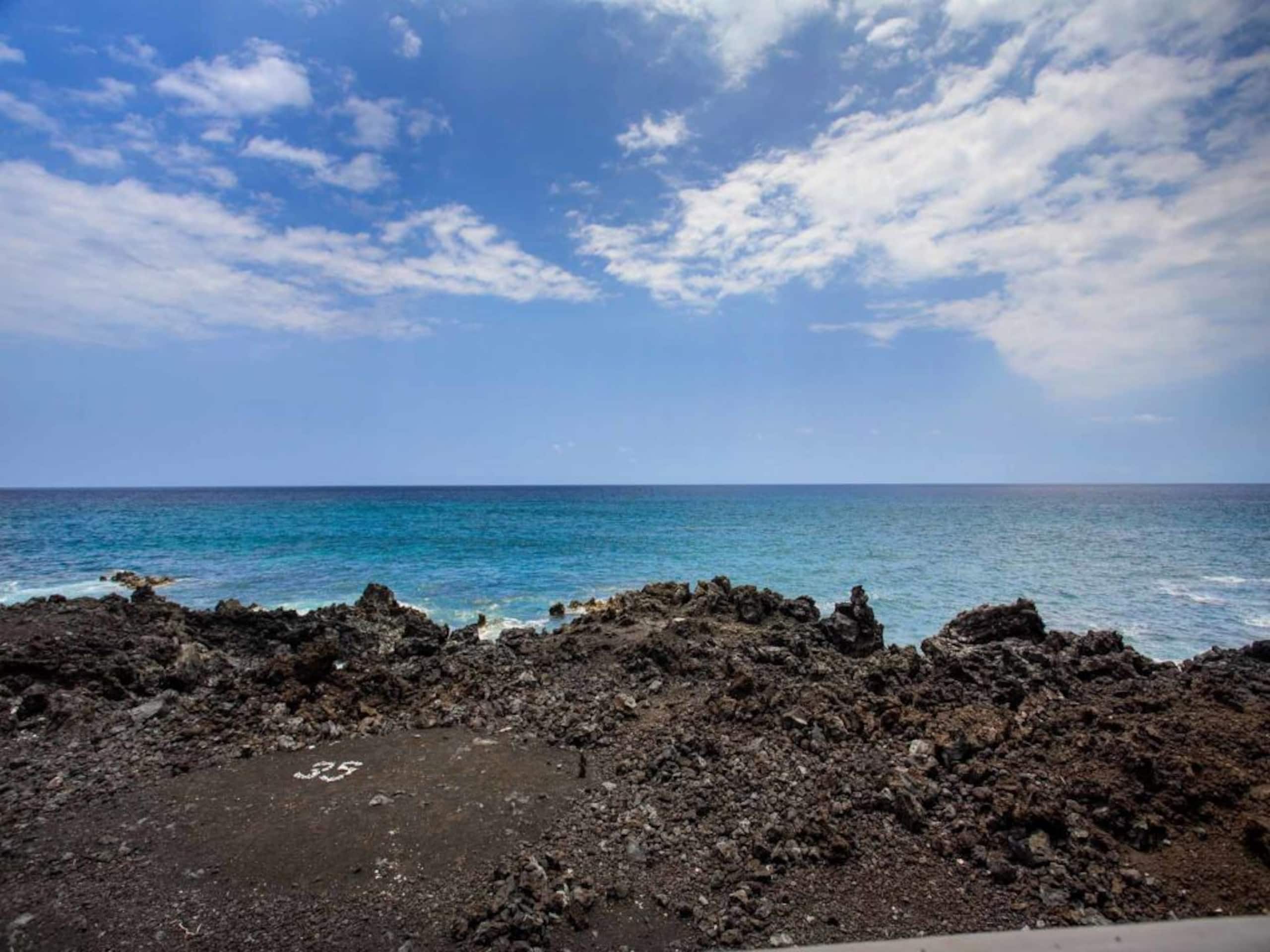 Condo in Kailua-Kona · ★4.5 · 2 bedrooms · 3 beds · 2 baths - Image 62