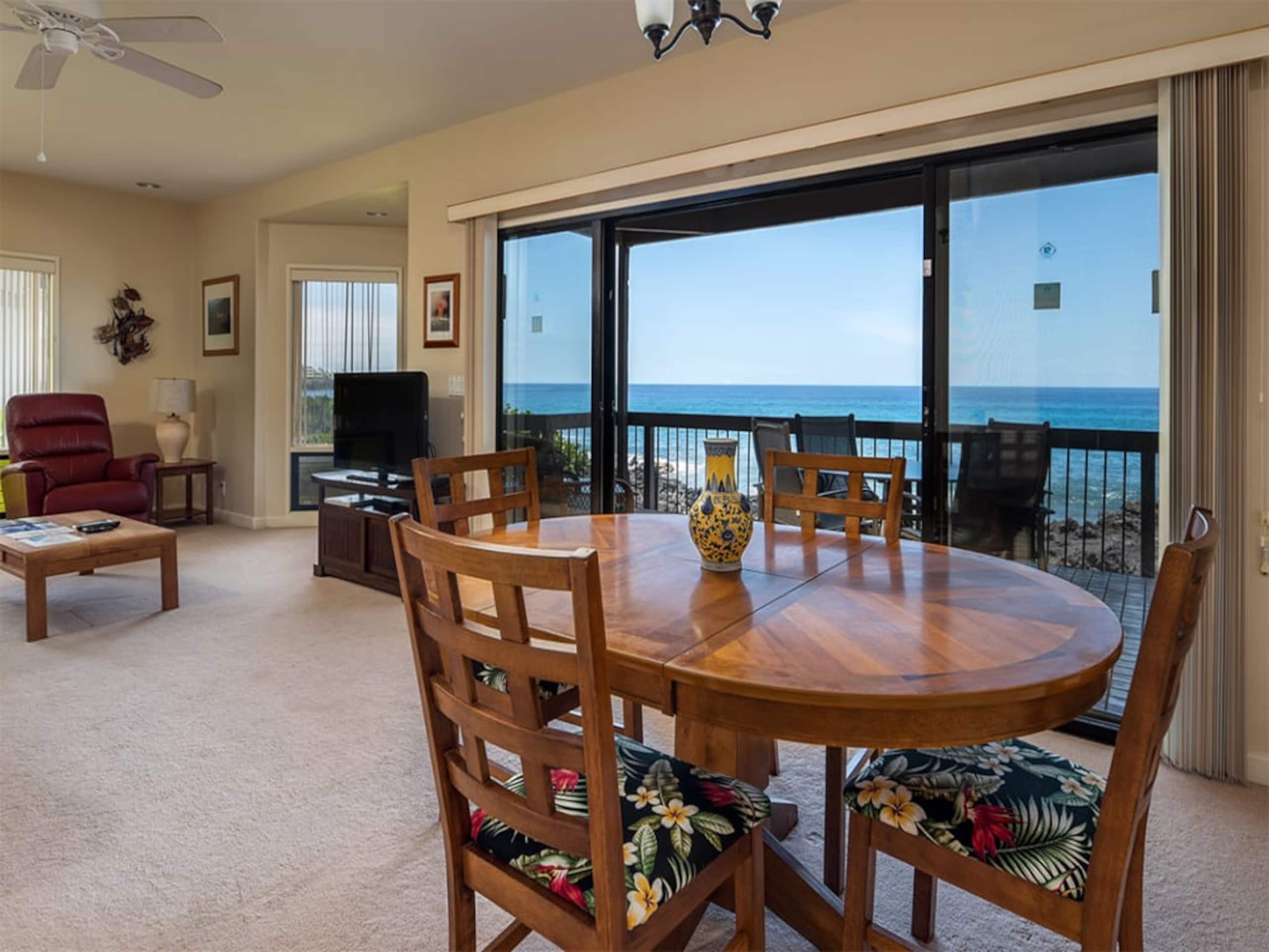 Condo in Kailua-Kona · ★4.5 · 2 bedrooms · 3 beds · 2 baths - Image 8