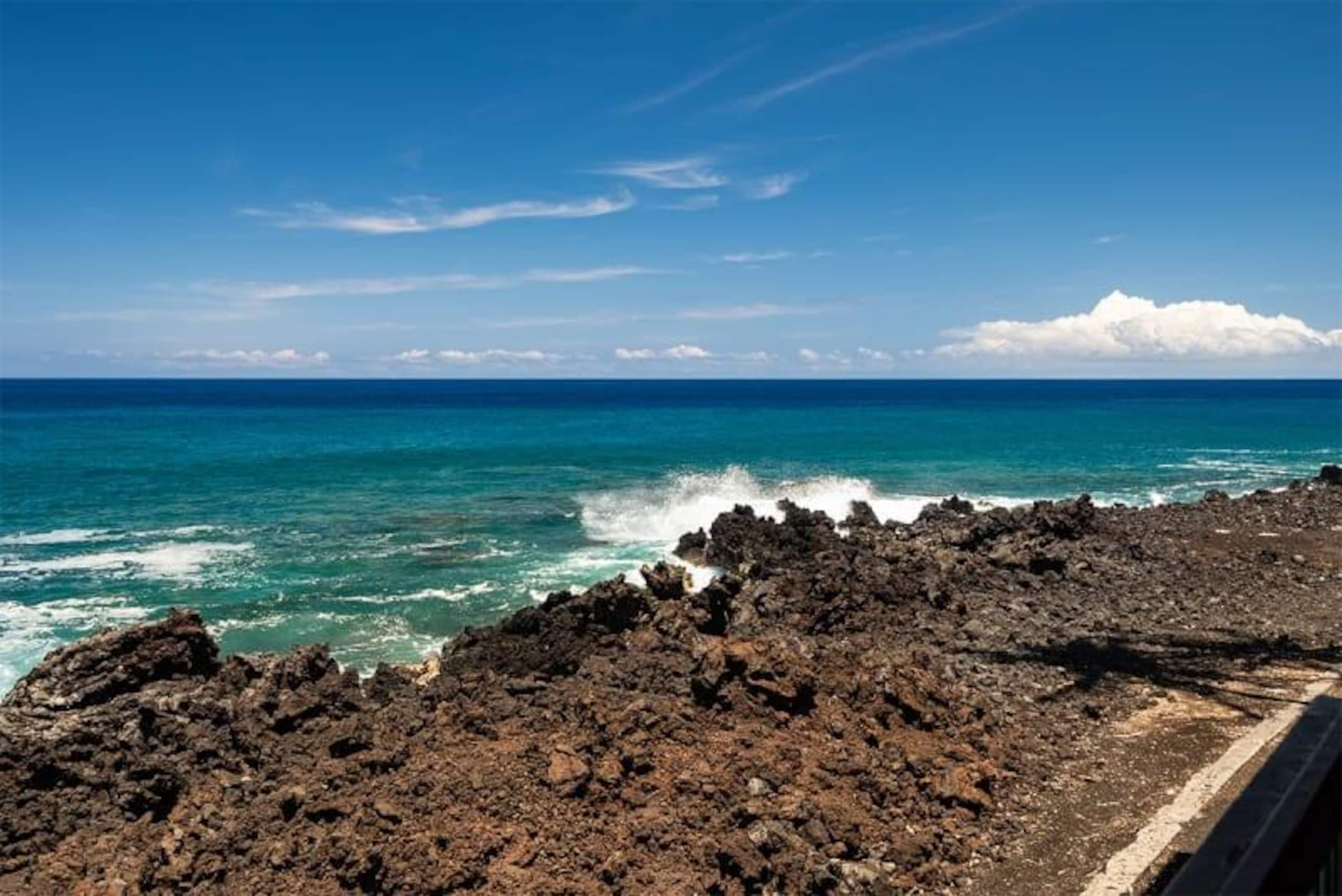Condo in Kailua-Kona · ★4.5 · 2 bedrooms · 3 beds · 2 baths - Image 23