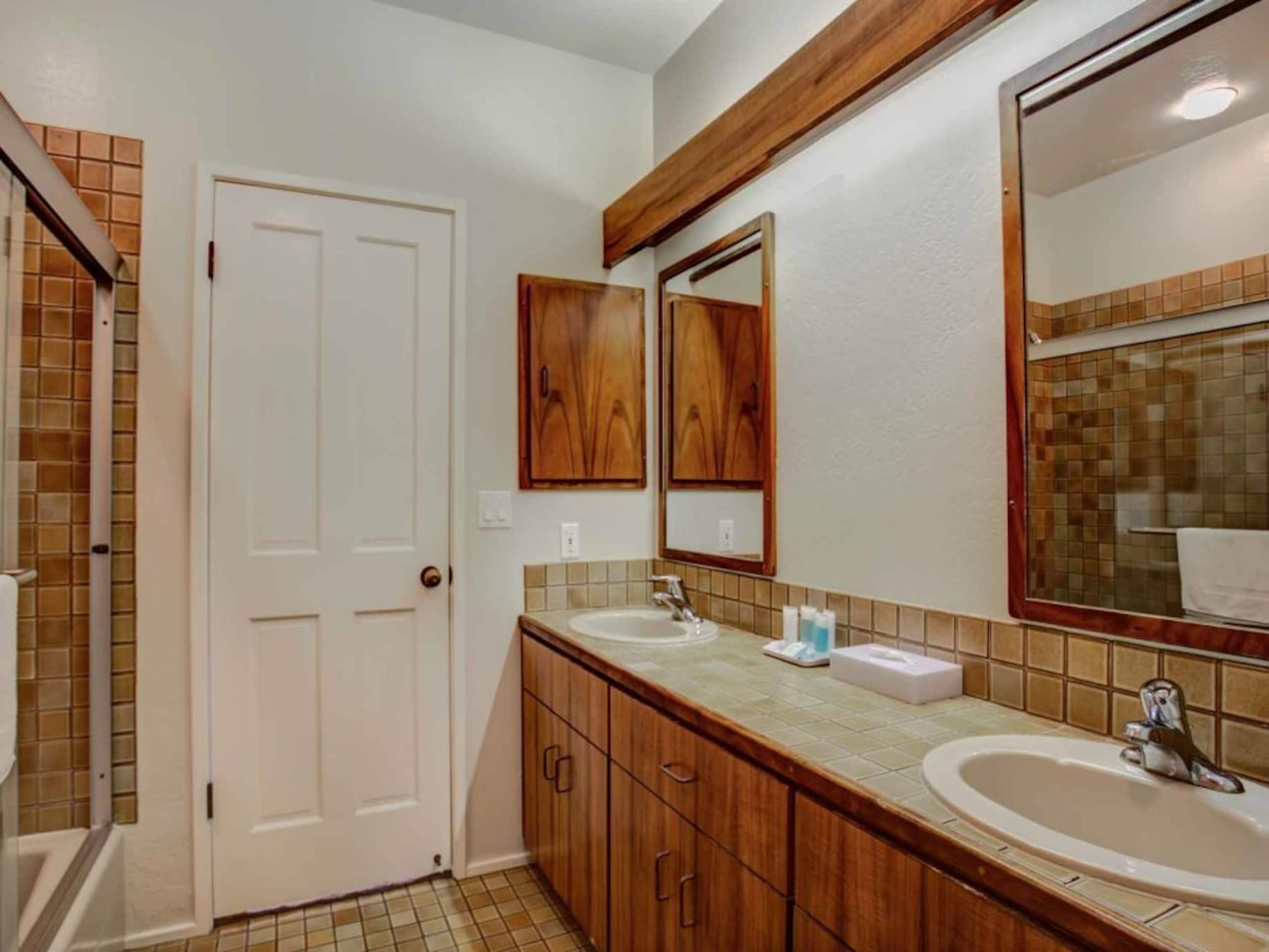 Condo in Kailua-Kona · ★4.5 · 2 bedrooms · 3 beds · 2 baths - Image 52