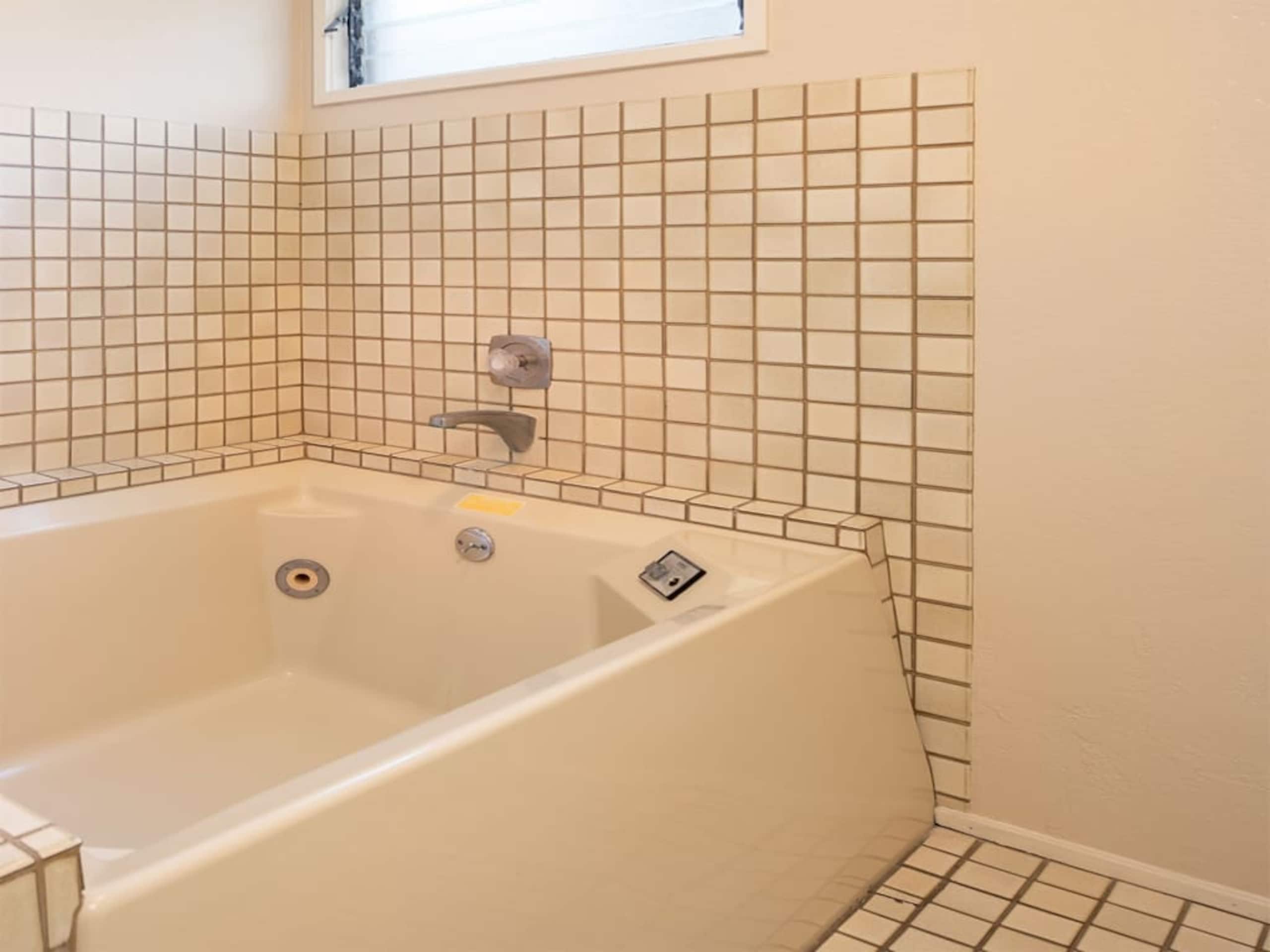 Condo in Kailua-Kona · ★4.5 · 2 bedrooms · 3 beds · 2 baths - Image 55