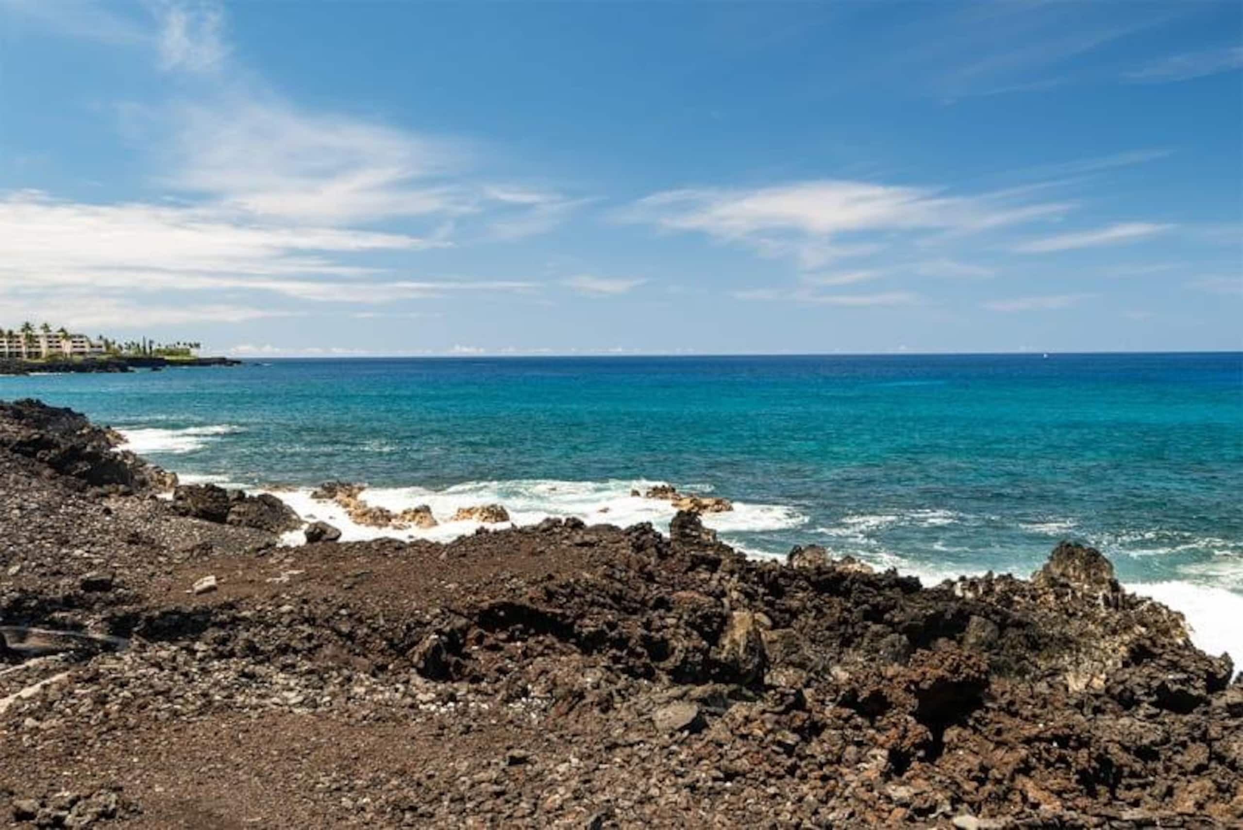 Condo in Kailua-Kona · ★4.5 · 2 bedrooms · 3 beds · 2 baths - Image 22