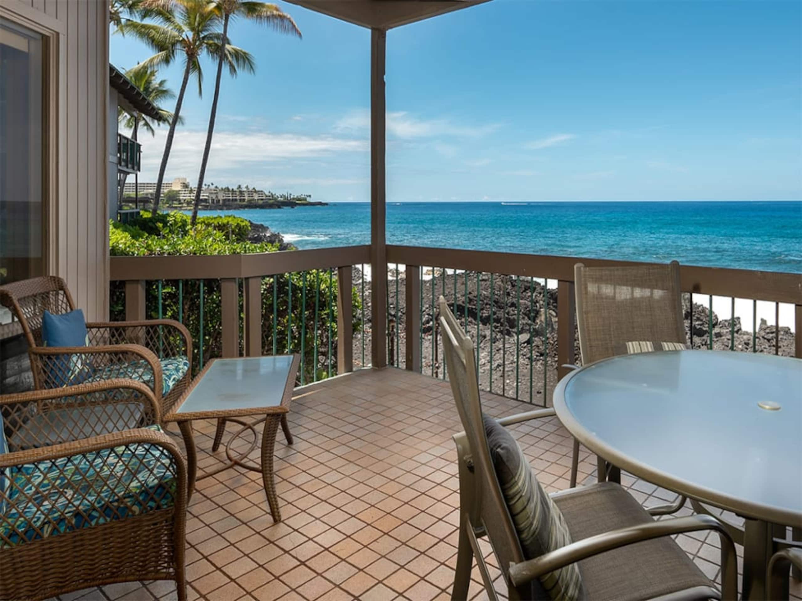 Condo in Kailua-Kona · ★4.5 · 2 bedrooms · 3 beds · 2 baths - Image 39