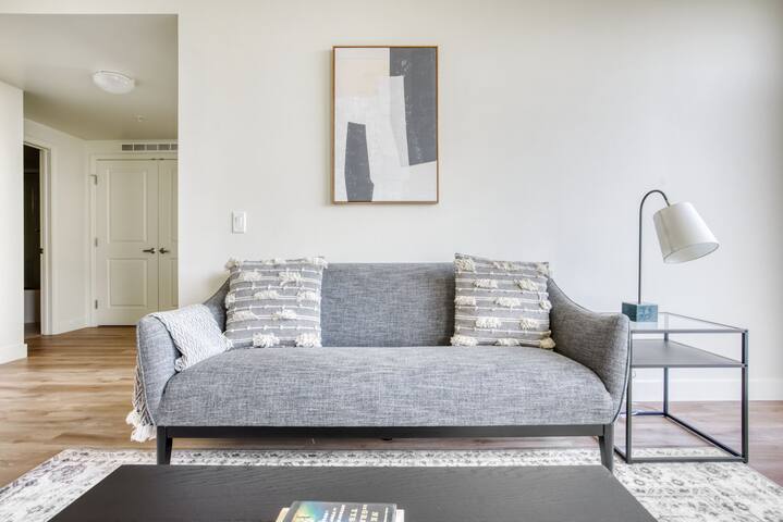 Blueground | Palo Alto, w/d & pool, nr tech gallery image 2