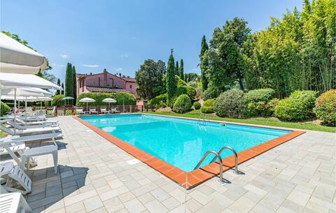 Amazing home in Larciano