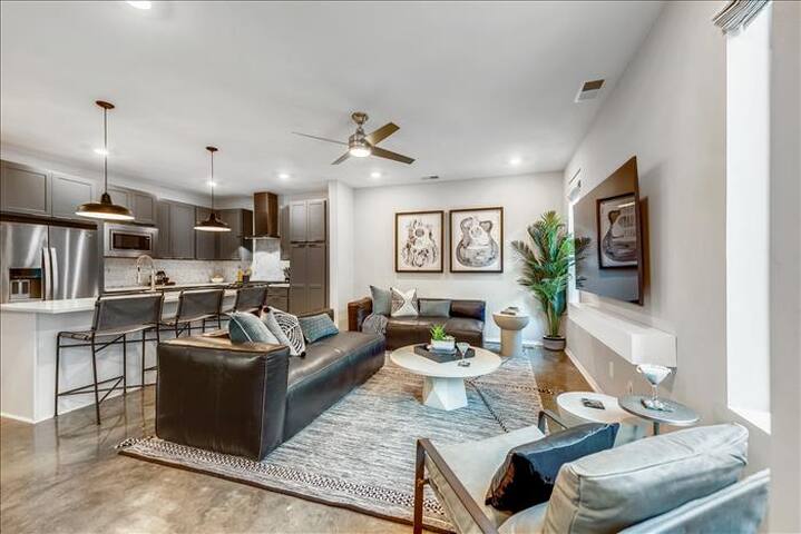 New, Luxury Home| Private Roof Deck gallery image 2