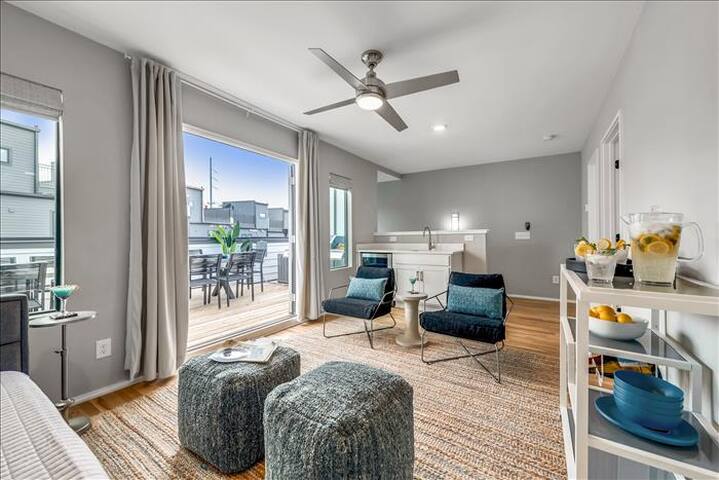 New, Luxury Home| Private Roof Deck gallery image 4