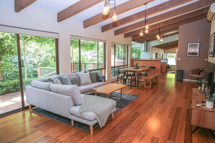 Haus On Houghs - Family Haven With A Pool - ブライト