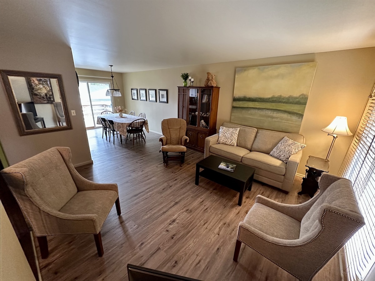 Sala de estar abierta al comedor