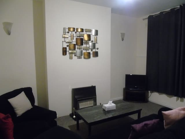 Lovely 2-Bed House in Bolton Greater Manchester
