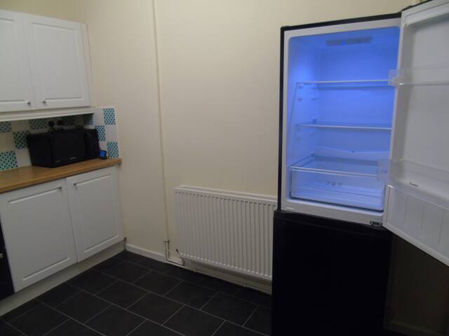 Lovely 2-Bed House in Bolton Greater Manchester gallery image 4