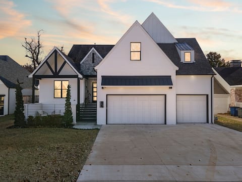 Gathering Place Luxury-Pool/Spa/OutdoorKitchen