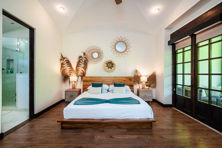 Luxury 2BDR (6pax), secure, pool, 5 min to beach