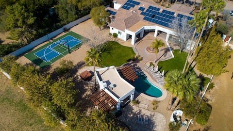 Arcades,Golf,Pickleball,Theater,Gym &Swim-up Bar!