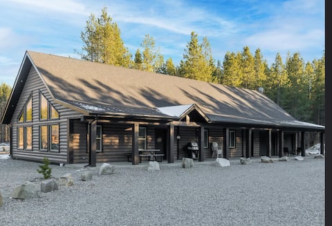 Antler Ridge Cabin Rental - Pet Friendly!