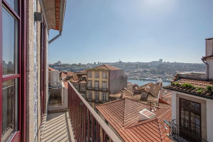 Liiiving in Porto – Ribeira Vintage View