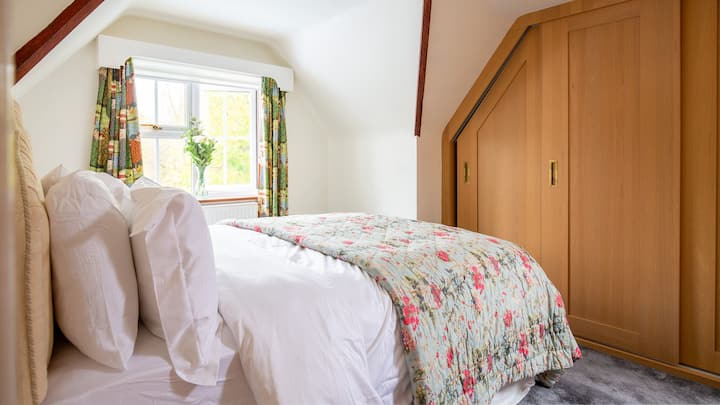 Slaapkamer twee, Ashwin Cottage, Bolthole Retreats