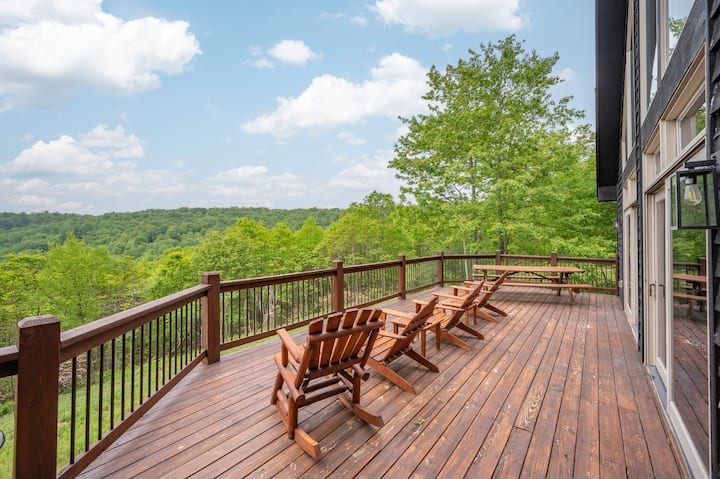 Dog Friendly Mountaintop Retreat W/ Hot Tub - Deep Creek Lake, MD