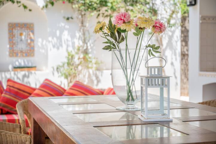 Wonderful 5 Bed Villa With Private gallery image 4