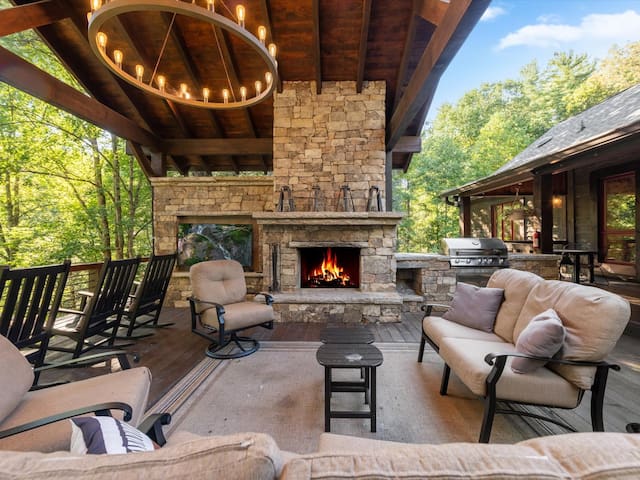 Southern Comfort Cabin Rentals managed Airbnb listing 1