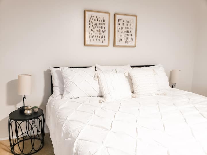 地下室加大双人床