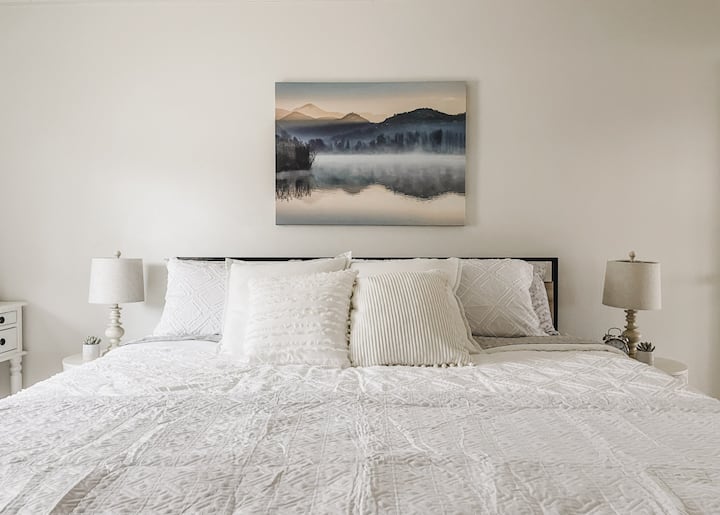 主卧加大双人床